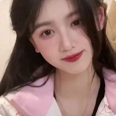 葡萄架下的女神